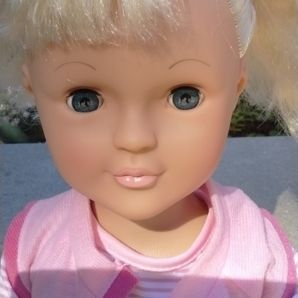 UNEEDA WISPY WALKER 27" WALKING DOLL - Blonde HAIR, Blue EYES - Picture 8 of 10
